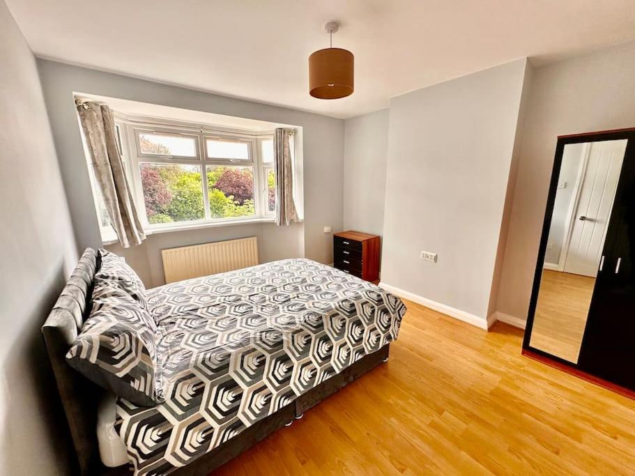 5 Bed Property In Se12 London Exterior foto