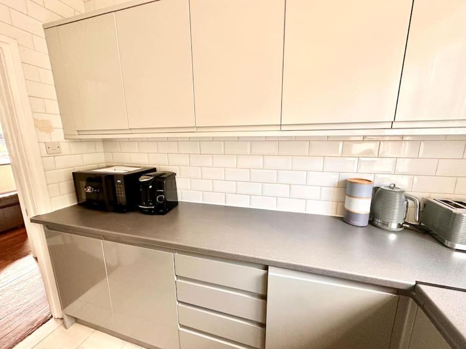 5 Bed Property In Se12 London Exterior foto