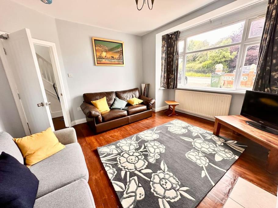 5 Bed Property In Se12 London Exterior foto