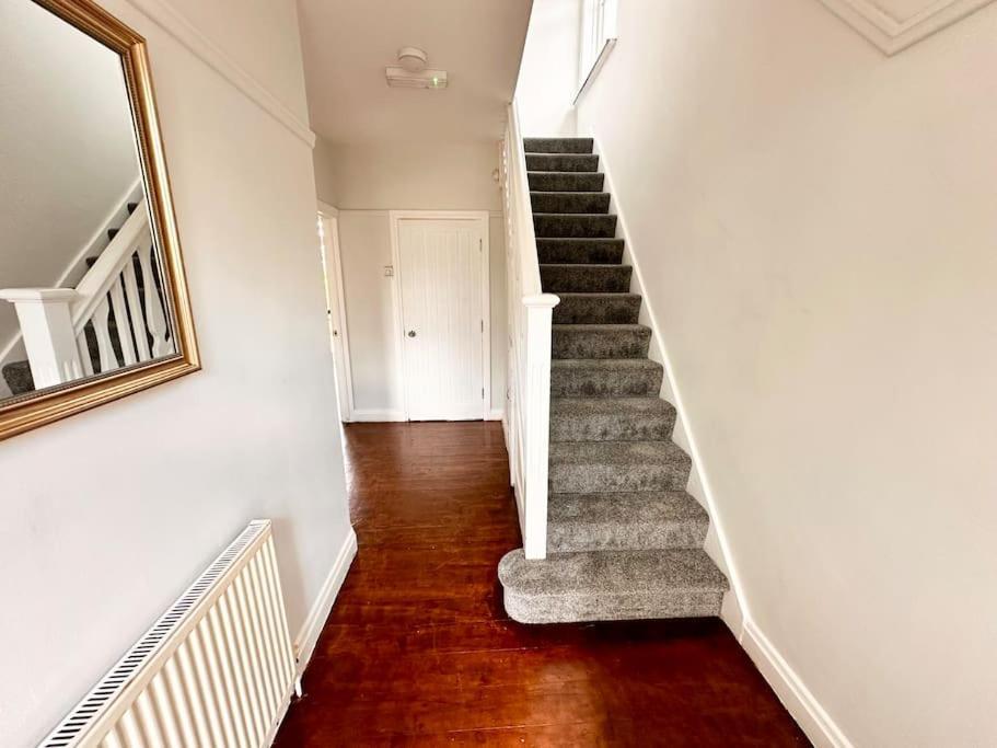 5 Bed Property In Se12 London Exterior foto