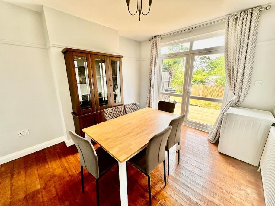 5 Bed Property In Se12 London Exterior foto