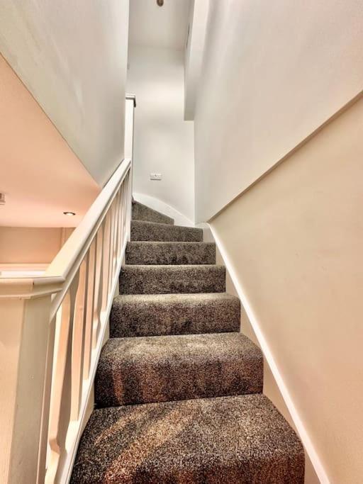 5 Bed Property In Se12 London Exterior foto